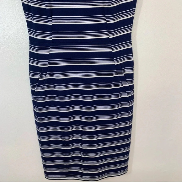 Lands End Dress Size 2 Blue White Stripe  Sleeveless Pockets Stretch Knee Length - Picture 3 of 11